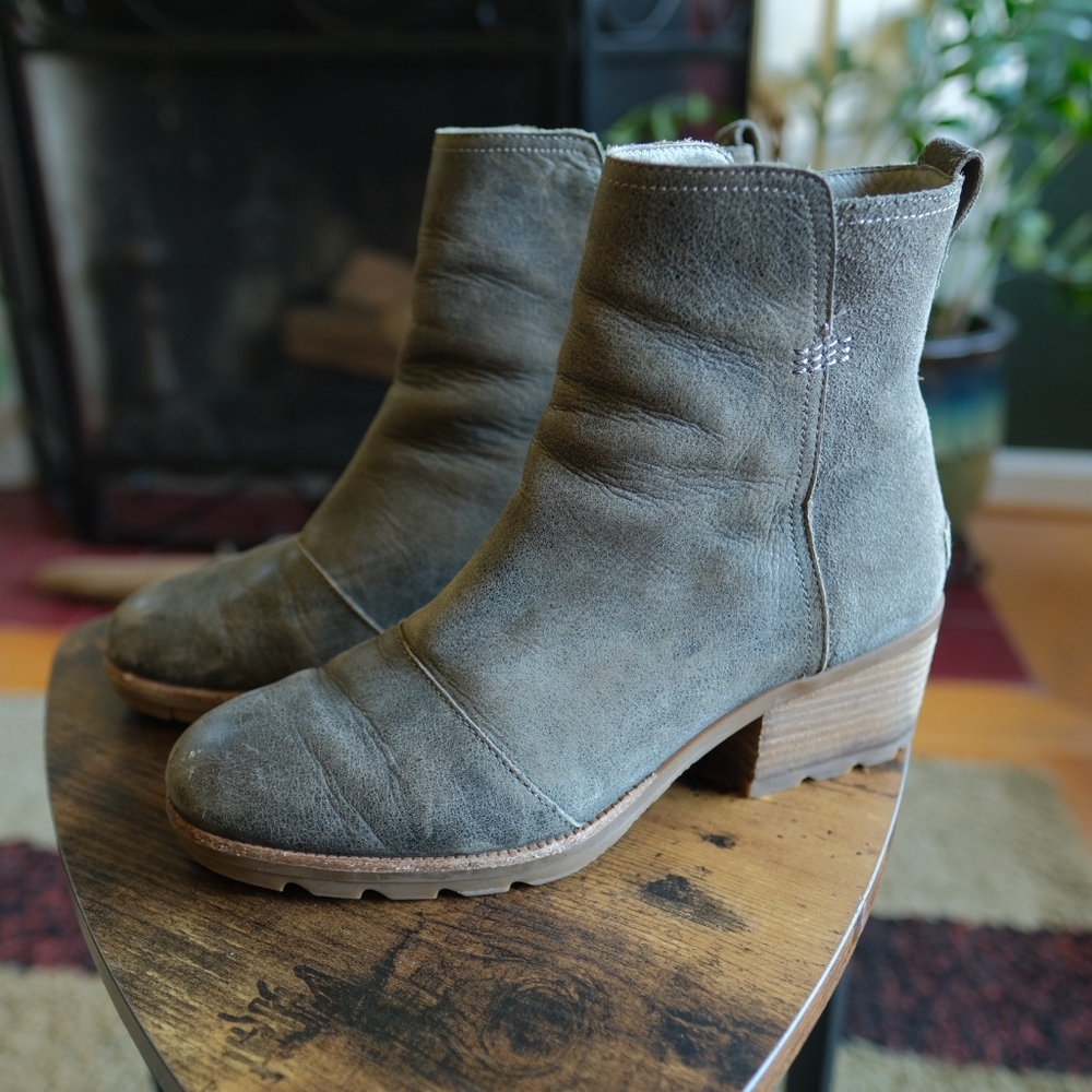 Sorel Cate Leather and Suede Ankle Boots, Size 9.5